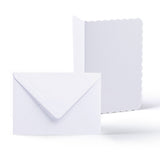 Cartes et enveloppes blanches à bord ondulé – lot