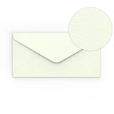 Enveloppes en papier blanc lait martelé